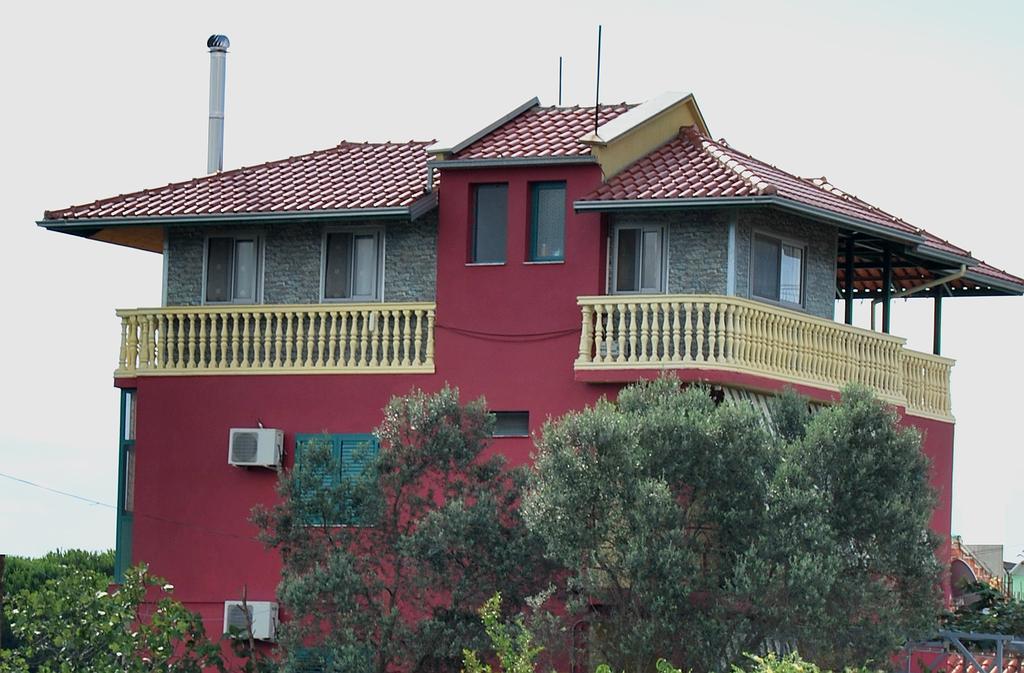 H And H Guesthouse Velipojë Εξωτερικό φωτογραφία